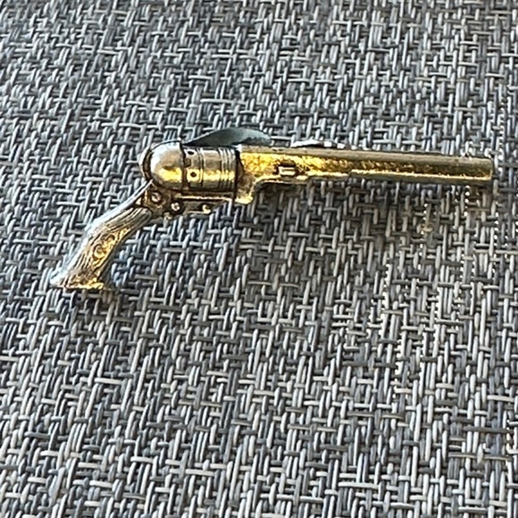 Vintage Silver Revolver Tie Tack Tie Bar Clip - Picture 2 of 6